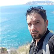 Profesional graduado en bellas artes con más de 10 años de experiencia como profesor de dibujo artístico para niños y jóvenes .Licenciado en Estudios Socioculturales. Paciente y dedicado con habilidades interpersonales en el trato con los jóvenes